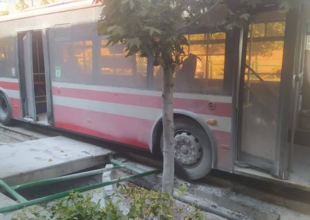 حرکت ناگهانی اتوبوس BRT در خیابان ولیعصر ۶ مصدوم بر جای گذاشت