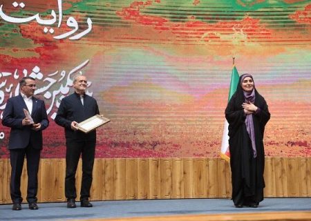 لوح سپاس رئیس‌جمهور به وزارت راه و شهرسازی به عنوان دستگاه اجرایی برتر در جشنواره شهید رجایی