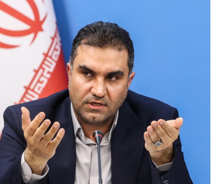 گویا وزیر اقتصاد در کشور دیگری زندگی می‌کند/ تیم اقتصادی دولت نیاز به اصلاح دارد
