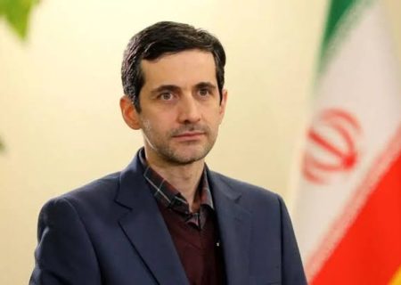 عکس/ پلاکاردی در دستان خانم چادری؛ صدای پسر پزشکیان را درآورد